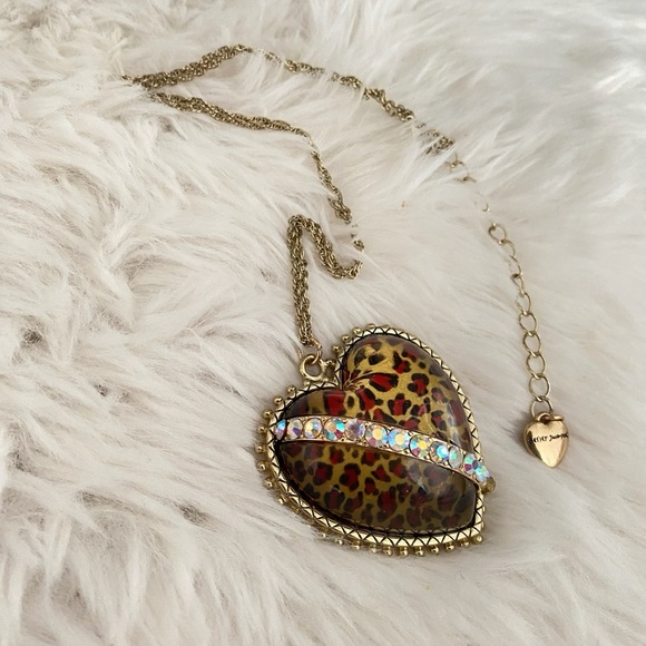 Betsey Johnson Leaping Leopards Heart Pendant Necklace New - Picture 3 of 7